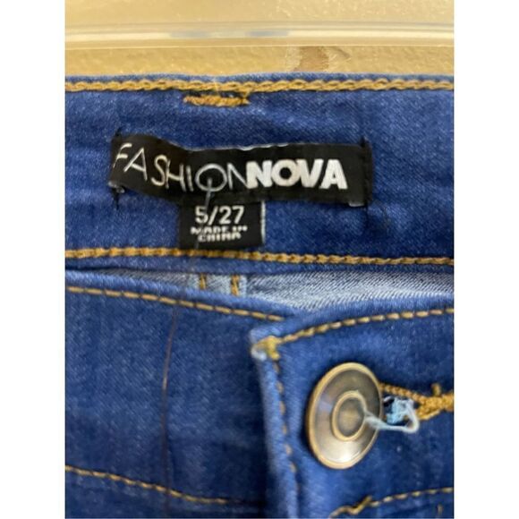 Fashion Nova Flare Stretch Jeans Size 5 - Picture 6 of 7